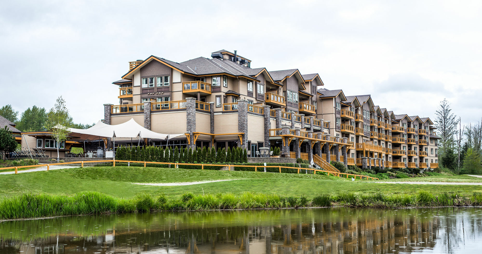 Executive Suites Hotel And Resort, Squamish Exterior foto